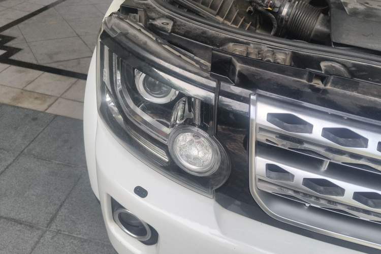 Used Land Rover Discovery 2015 3.0 SC V6 HSE Right Front Headlight