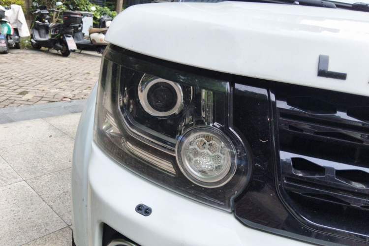 Used Land Rover Discovery 2015 3.0 SC V6 SE Right Front Headlight