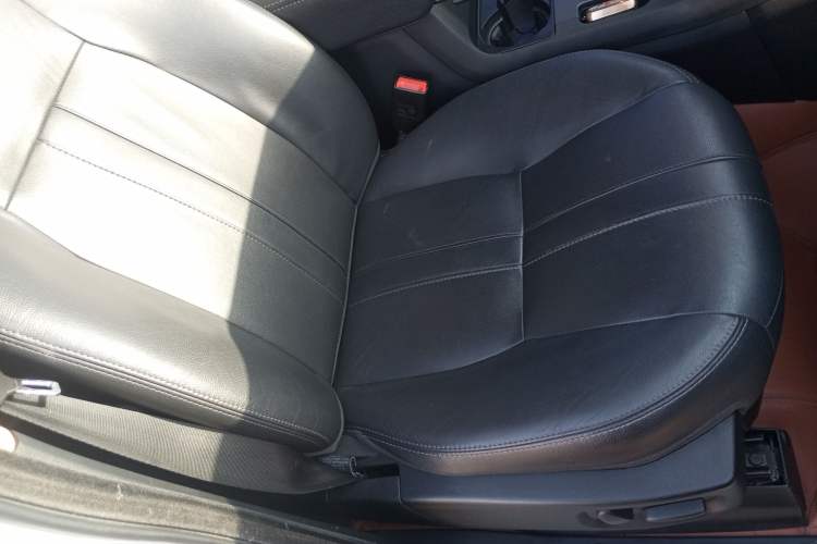 Used Land Rover Discovery 2015 3.0 SC V6 SE Right Front Seat