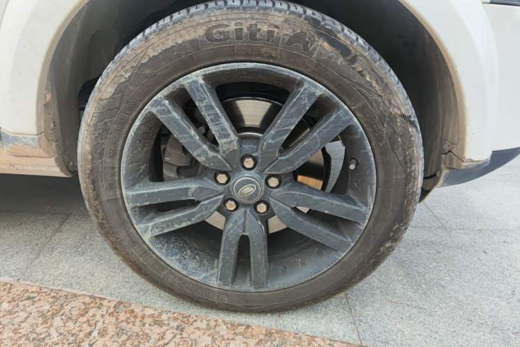 Used Land Rover Discovery 2015 4th Generation 3.0 V6 SC SE 7 Seats Right Front Wheel Hub