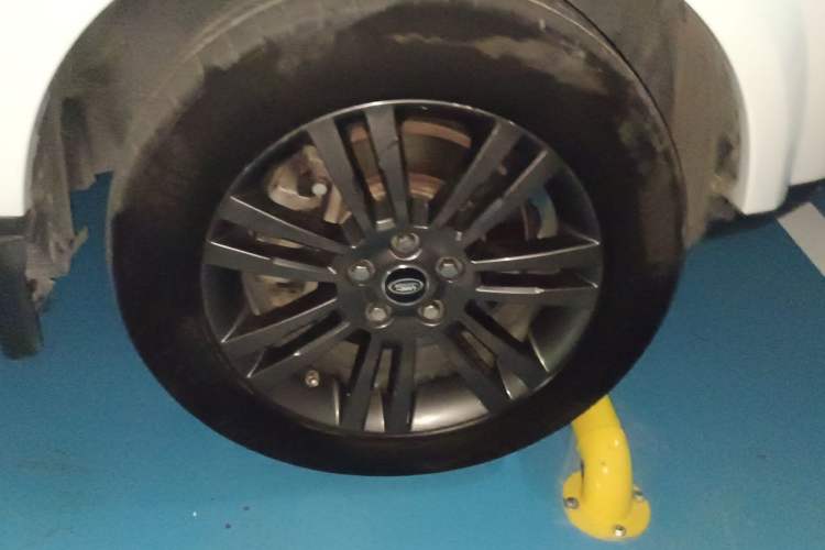 Used Land Rover Discovery 2015 3.0 SC V6 SE Right Front Wheel Hub