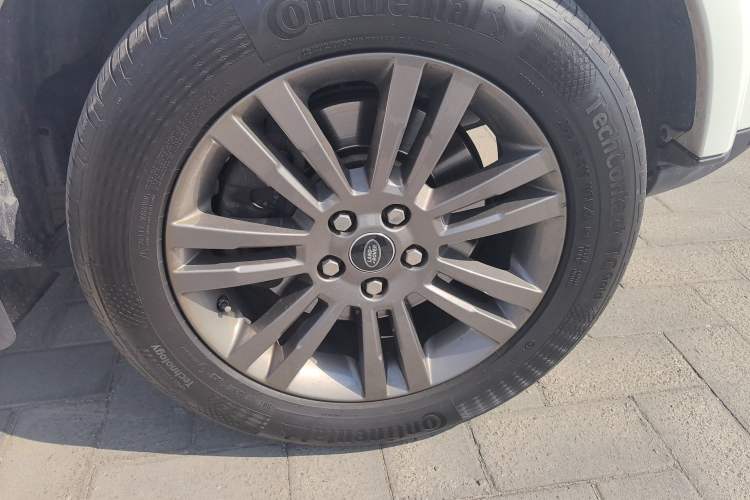 Used Land Rover Discovery  Right Front Wheel Hub