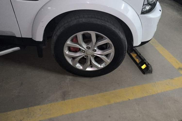 Used Land Rover Discovery 2015 3.0 SC V6 SE Right Front Wheel Hub