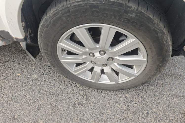 Used Land Rover Discovery 2015 3.0 SDV6 HSE Diesel Version Right Front Wheel Hub