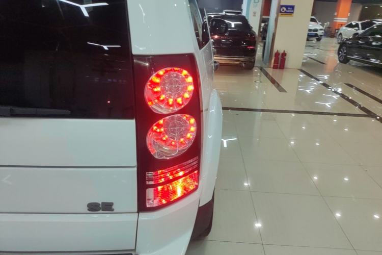 Used Land Rover Discovery 2015 3.0 SC V6 SE Right Rear Taillight
