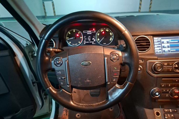Used Land Rover Discovery 2015 3.0 SDV6 HSE Diesel Version Steering Wheel