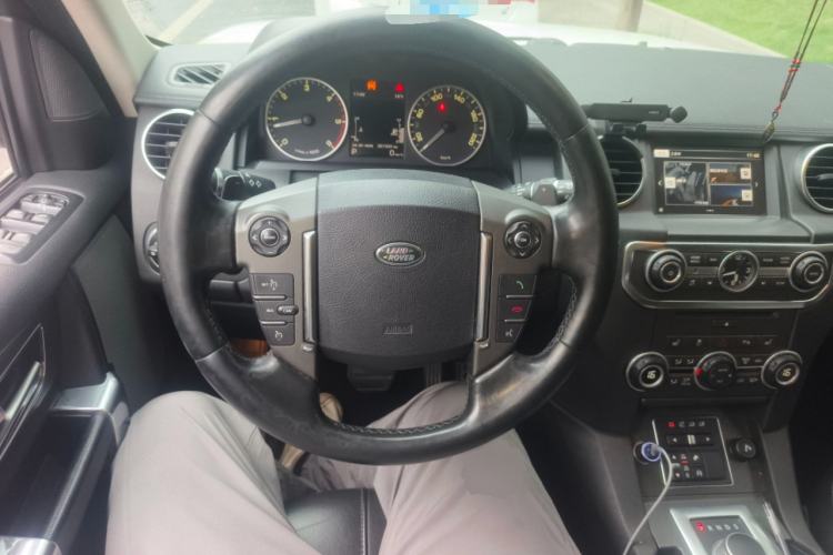Used Land Rover Discovery 2015 3.0 SDV6 HSE Diesel Version Steering Wheel