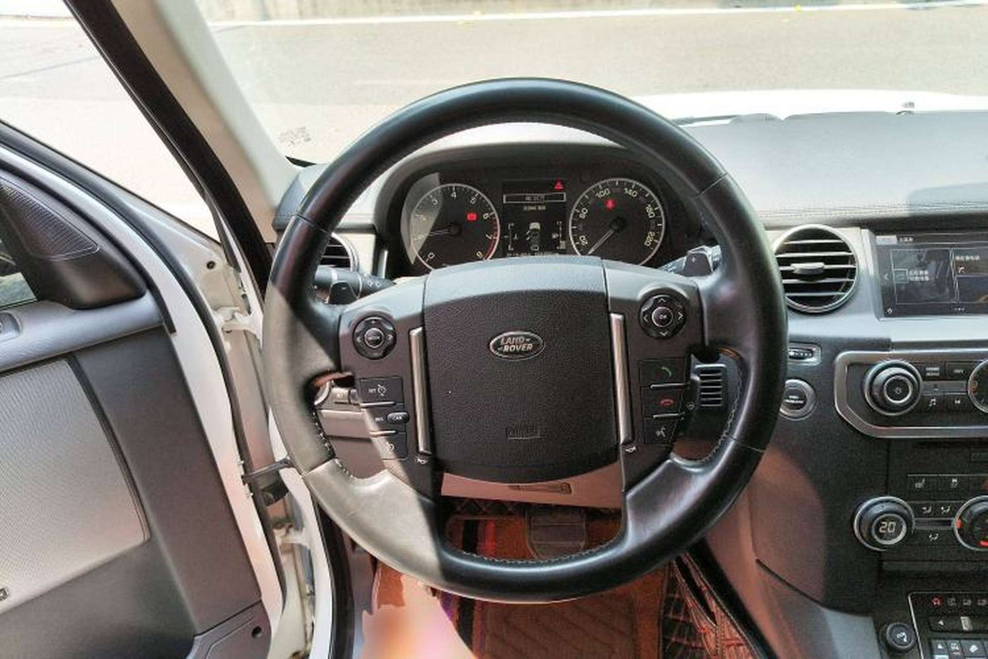 Used Land Rover Discovery 2015 3.0 SC V6 HSE Steering Wheel