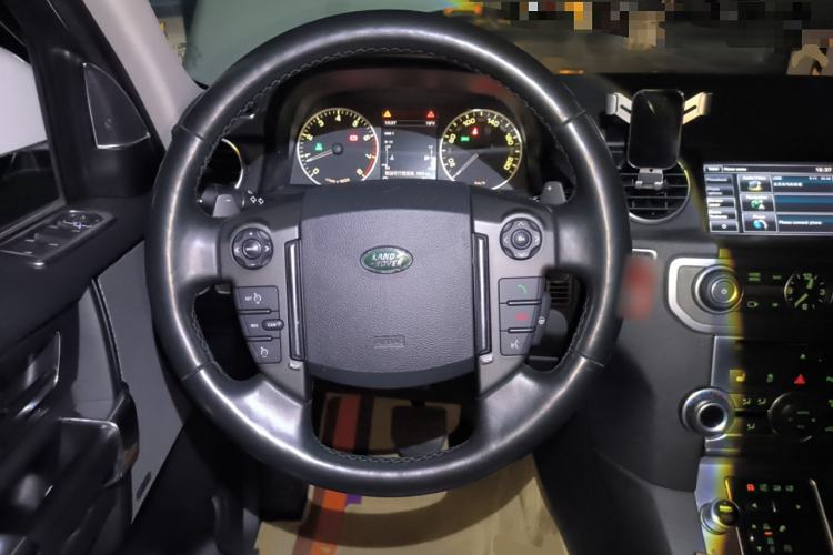Used Land Rover Discovery 2015 3.0 SC V6 SE Steering Wheel