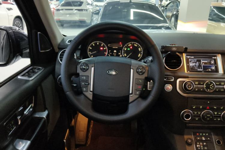 Used Land Rover Discovery 2015 3.0 SC V6 SE Steering Wheel