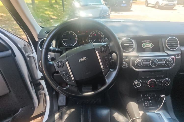 Used Land Rover Discovery 2015 3.0 SDV6 HSE Diesel Version Steering Wheel