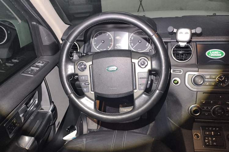 Used Land Rover Discovery 2015 3.0 SC V6 SE Steering Wheel