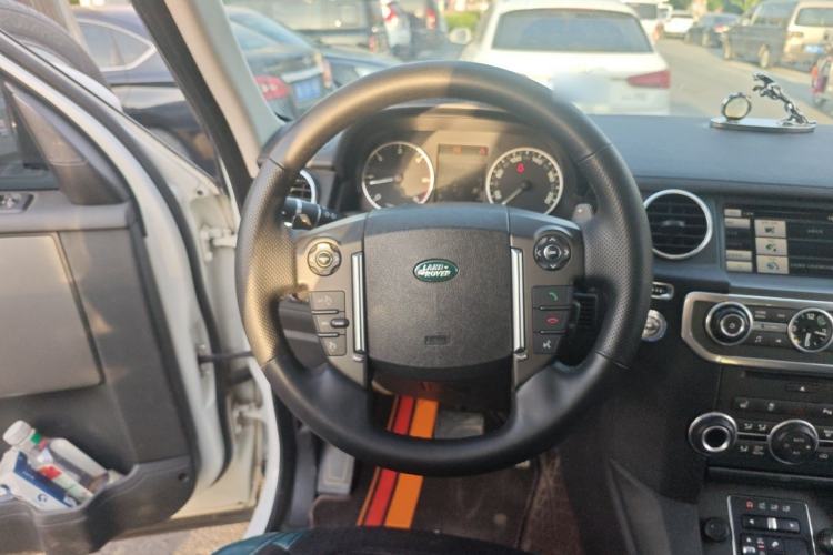 Used Land Rover Discovery 2015 3.0 SDV6 HSE Diesel Version Steering Wheel