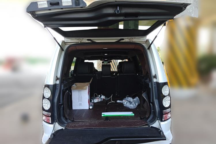 Used Land Rover Discovery 2015 3.0 SDV6 HSE Diesel Version Trunk