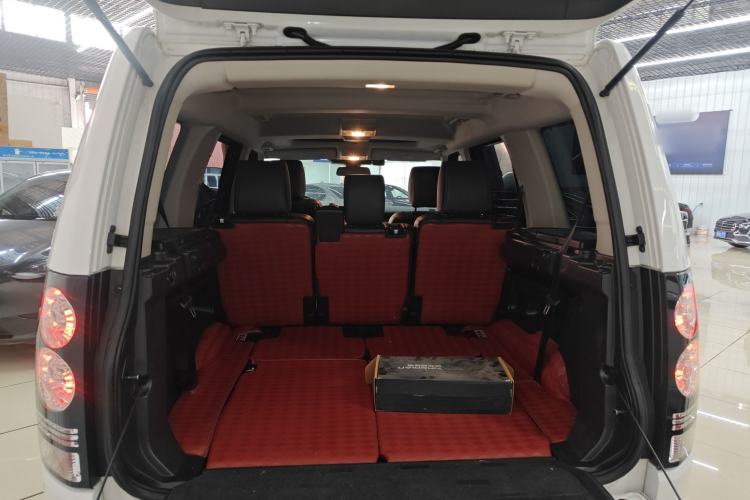 Used Land Rover Discovery 2015 3.0 SC V6 SE Trunk