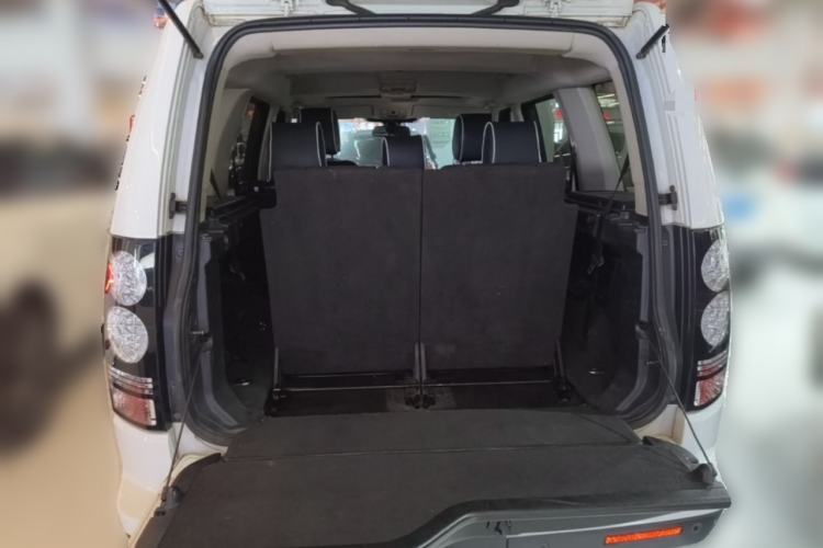 Used Land Rover Discovery 2015 3.0 SC V6 SE Trunk