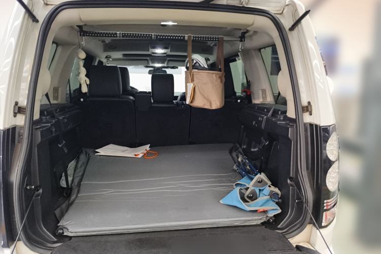 Used Land Rover Discovery 2015 3.0 SDV6 HSE Diesel Version Trunk