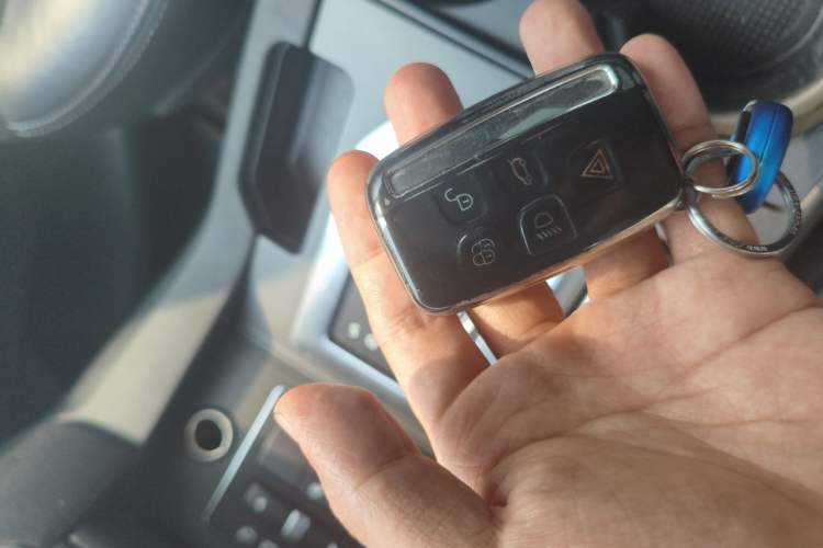 Used Land Rover Discovery 2015 3.0 SDV6 HSE Diesel Version Vehicle Key