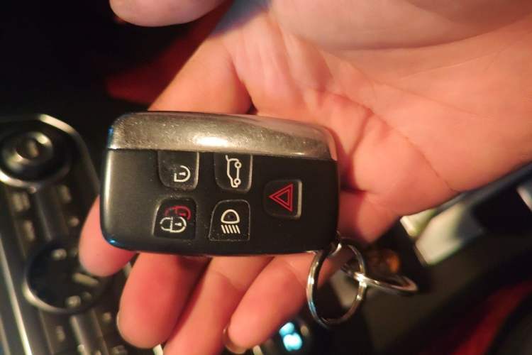 Used Land Rover Discovery 2015 3.0 SC V6 SE Vehicle Key