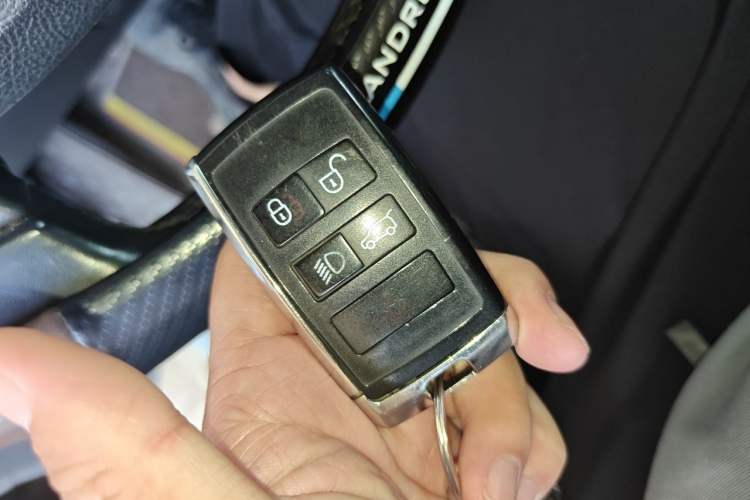 Used Land Rover Discovery 2015 3.0 SDV6 HSE Diesel Version Vehicle Key