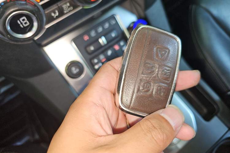 Used Land Rover Discovery 2015 3.0 SC V6 HSE Vehicle Key