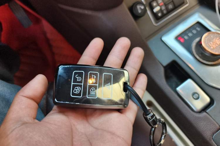 Used Land Rover Discovery 2015 3.0 SDV6 HSE Diesel Version Vehicle Key