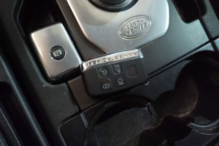 Used Land Rover Discovery 2015 3.0 SC V6 SE Vehicle Key