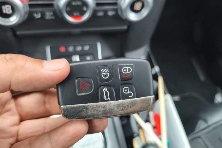 Used Land Rover Discovery 2015 3.0 SC V6 HSE Vehicle Key