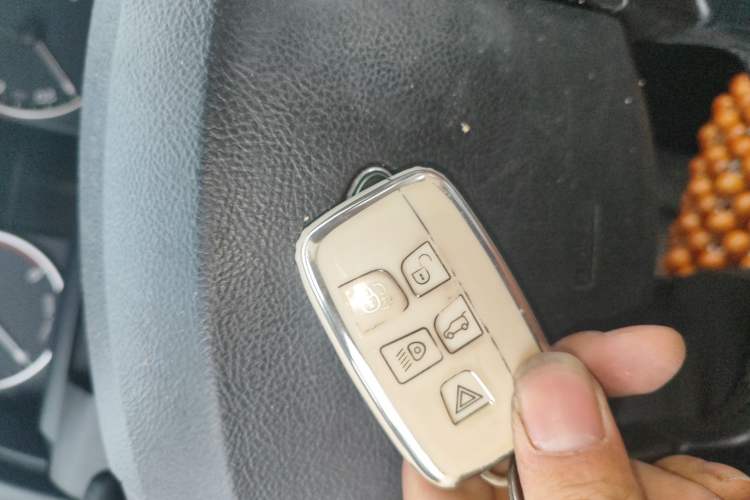 Used Land Rover Discovery 2015 3.0 SDV6 HSE Diesel Version Vehicle Key
