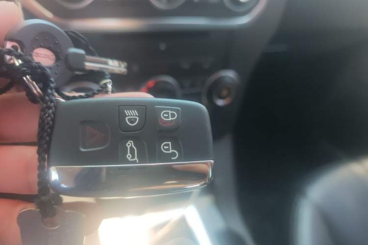 Used Land Rover Discovery 2015 3.0 SDV6 HSE Diesel Version Vehicle Key