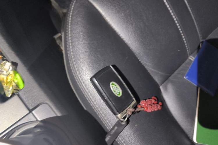 Used Land Rover Discovery 2015 3.0 SC V6 SE Vehicle Key