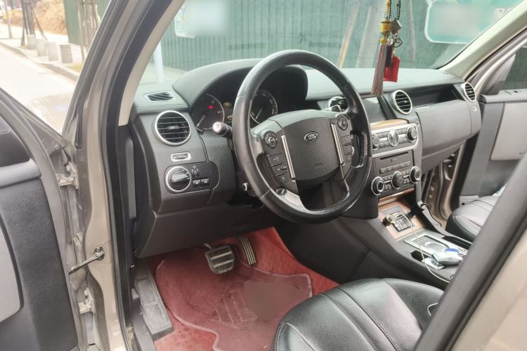 Used Land Rover Discovery 2015 3.0 SDV6 HSE Diesel Version Center Console
