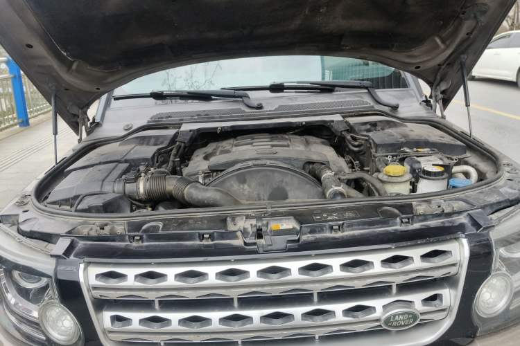 Used Land Rover Discovery 2015 3.0 SDV6 HSE Diesel Version Engine Bay