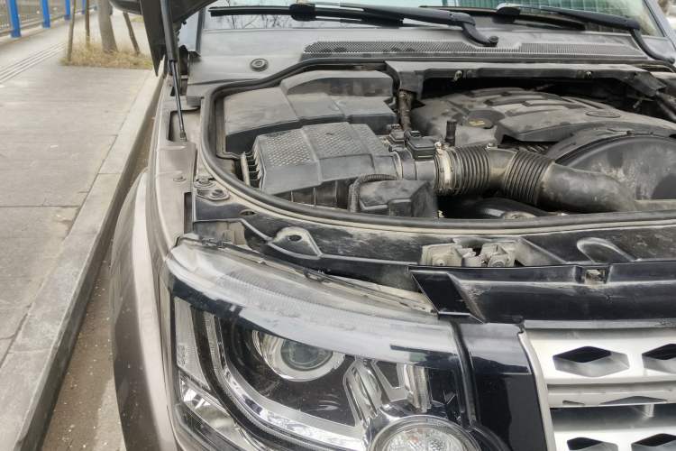 Used Land Rover Discovery 2015 3.0 SDV6 HSE Diesel Version Engine Bay Right