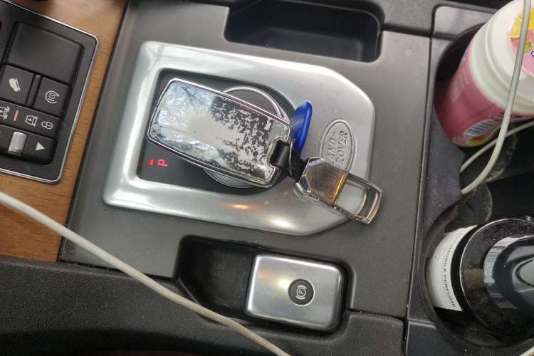 Used Land Rover Discovery 2015 3.0 SDV6 HSE Diesel Version Gear Lever