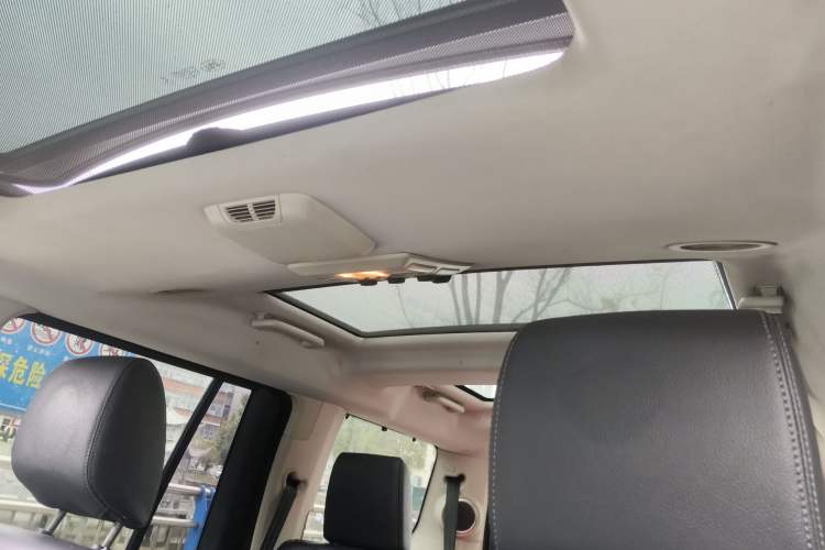 Used Land Rover Discovery 2015 3.0 SDV6 HSE Diesel Version Headliner