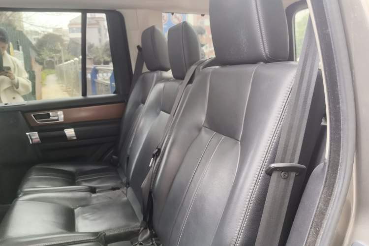 Used Land Rover Discovery 2015 3.0 SDV6 HSE Diesel Version Left Rear Seat