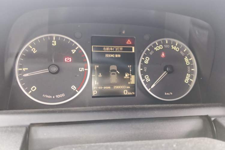 Used Land Rover Discovery 2015 3.0 SDV6 HSE Diesel Version Odometer Close Up