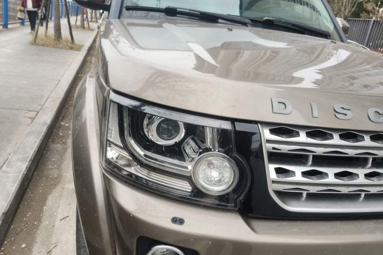 Used Land Rover Discovery 2015 3.0 SDV6 HSE Diesel Version Right Front Headlight