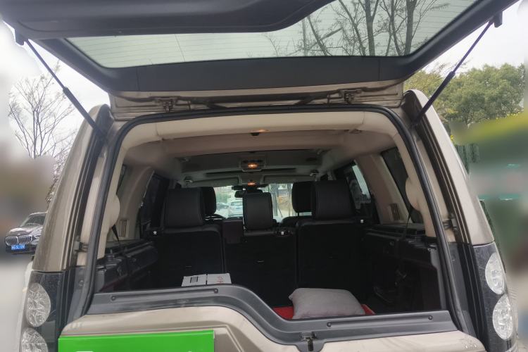 Used Land Rover Discovery 2015 3.0 SDV6 HSE Diesel Version Trunk