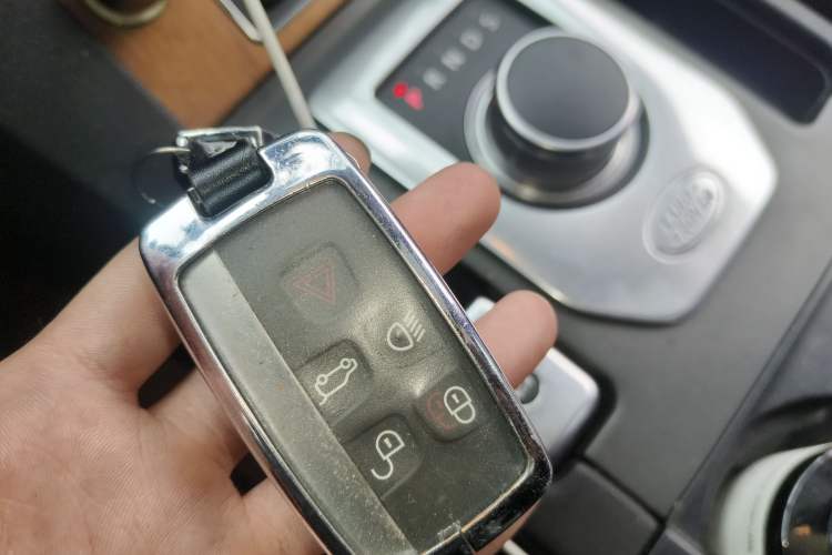 Used Land Rover Discovery 2015 3.0 SDV6 HSE Diesel Version Vehicle Key
