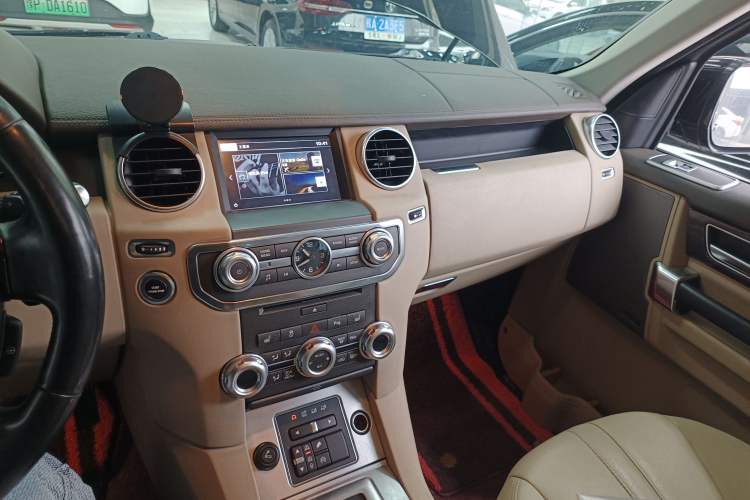 Used Land Rover Discovery 2016 3.0 SC V6 HSE Audio And AC Panel