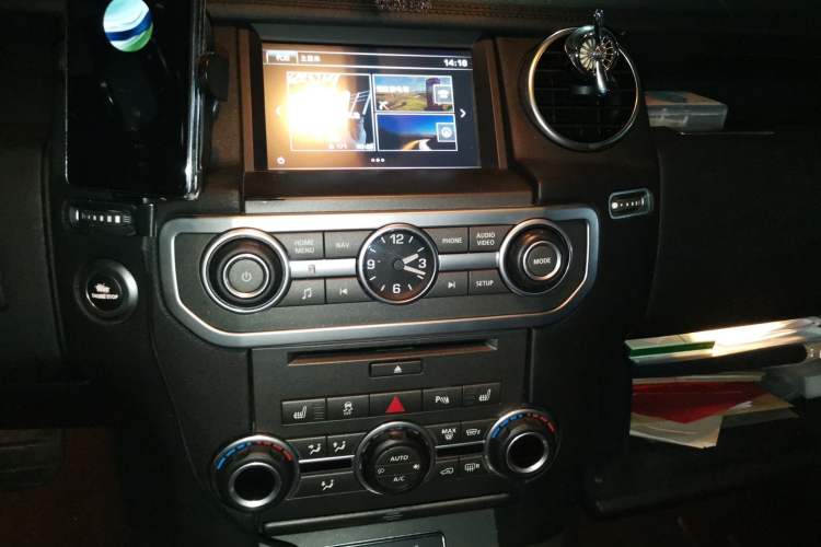 Used Land Rover Discovery 2016 3.0 SC V6 HSE Luxury Audio And AC Panel