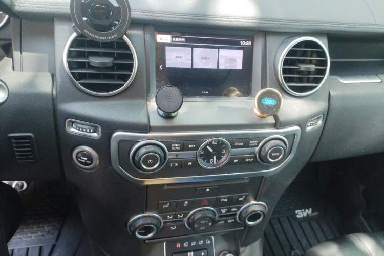 Used Land Rover Discovery 2016 3.0 SC Obsidian Black Heritage Edition SE Audio And AC Panel