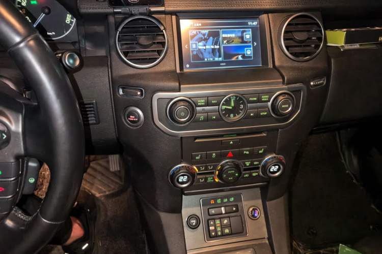 Used Land Rover Discovery 2016 3.0 SC V6 HSE Audio And AC Panel