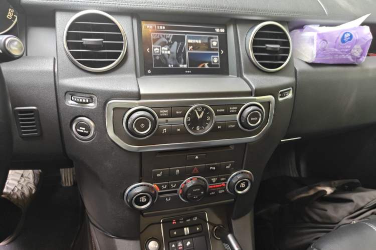 Used Land Rover Discovery 2016 3.0 SC Obsidian Black Heritage Edition SE Audio And AC Panel