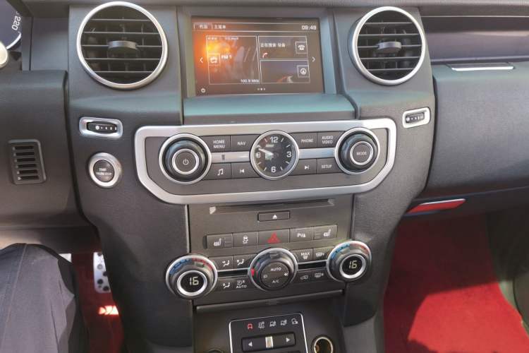 Used Land Rover Discovery 2016 3.0 SC V6 HSE Luxury Audio And AC Panel