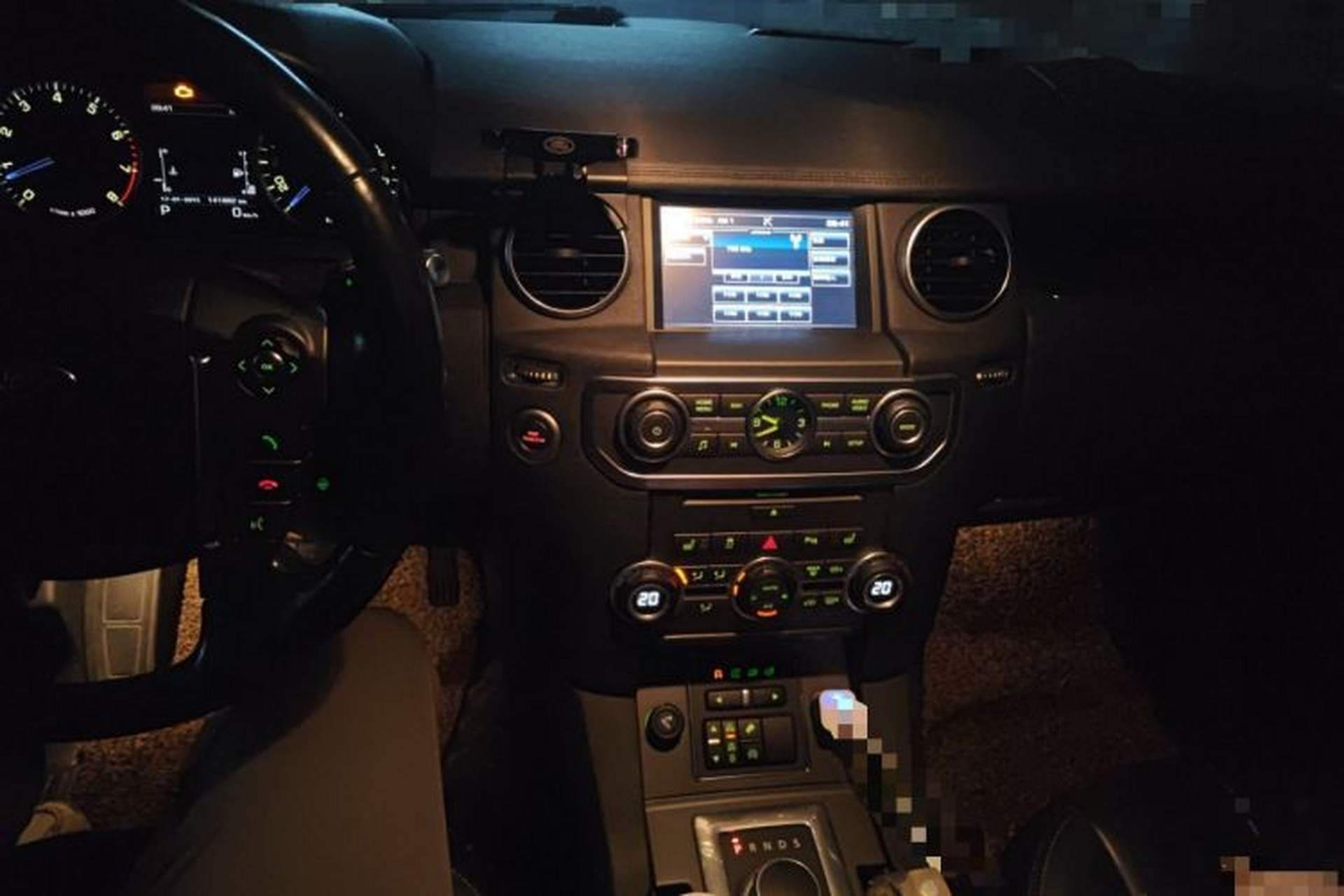 Used Land Rover Discovery 2016 3.0 SC Obsidian Black Heritage Edition SE Audio And AC Panel