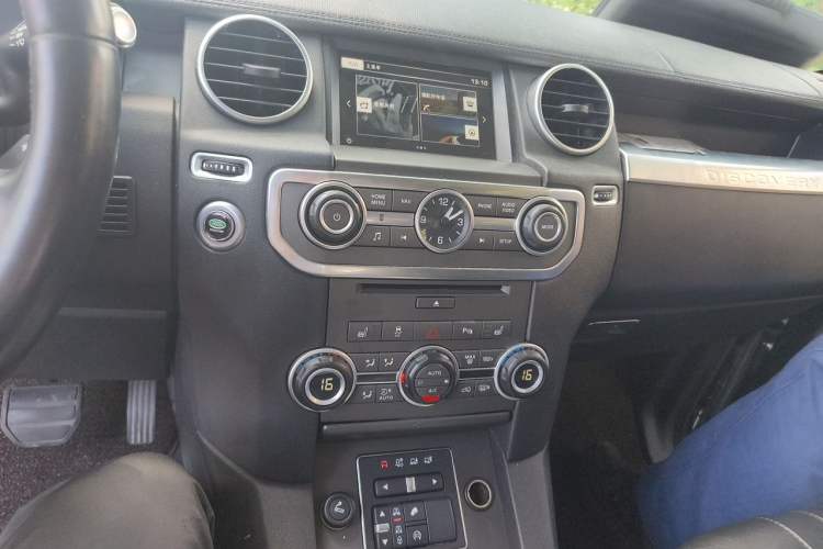 Used Land Rover Discovery 2016 3.0 SC V6 SE Audio And AC Panel