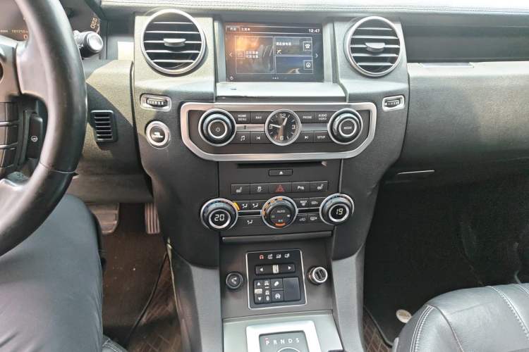 Used Land Rover Discovery 2016 3.0 SC V6 HSE Luxury Audio And AC Panel